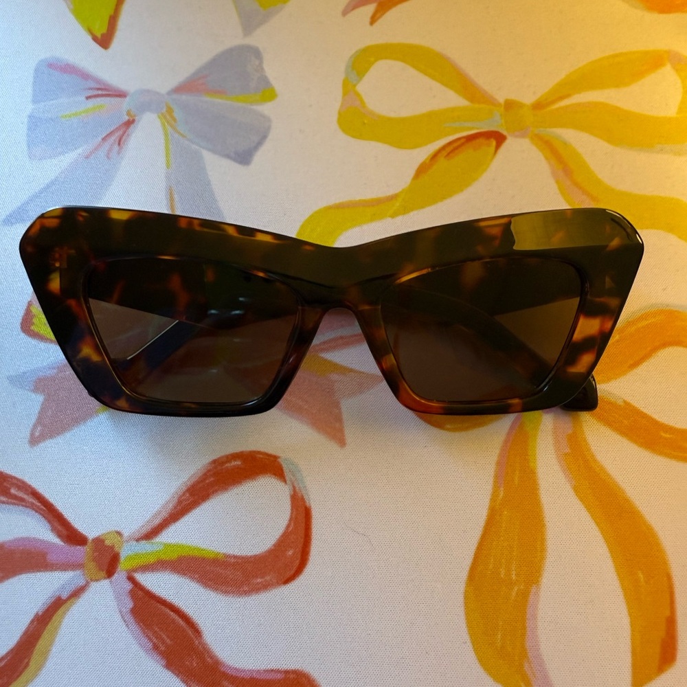 Tortoise Shell Cat-Eye Sunglasses